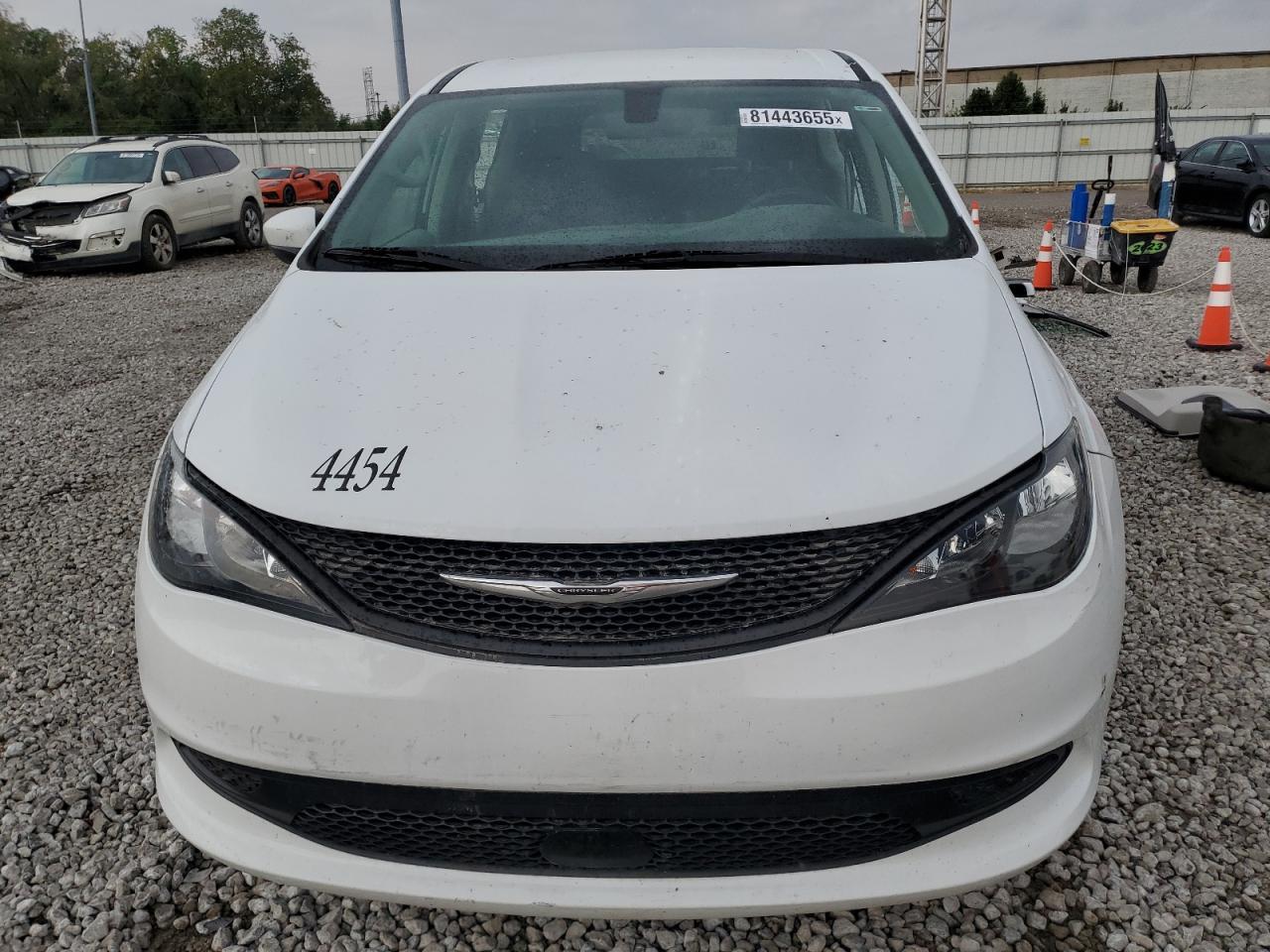 2022 Chrysler Voyager Lx - Image 5