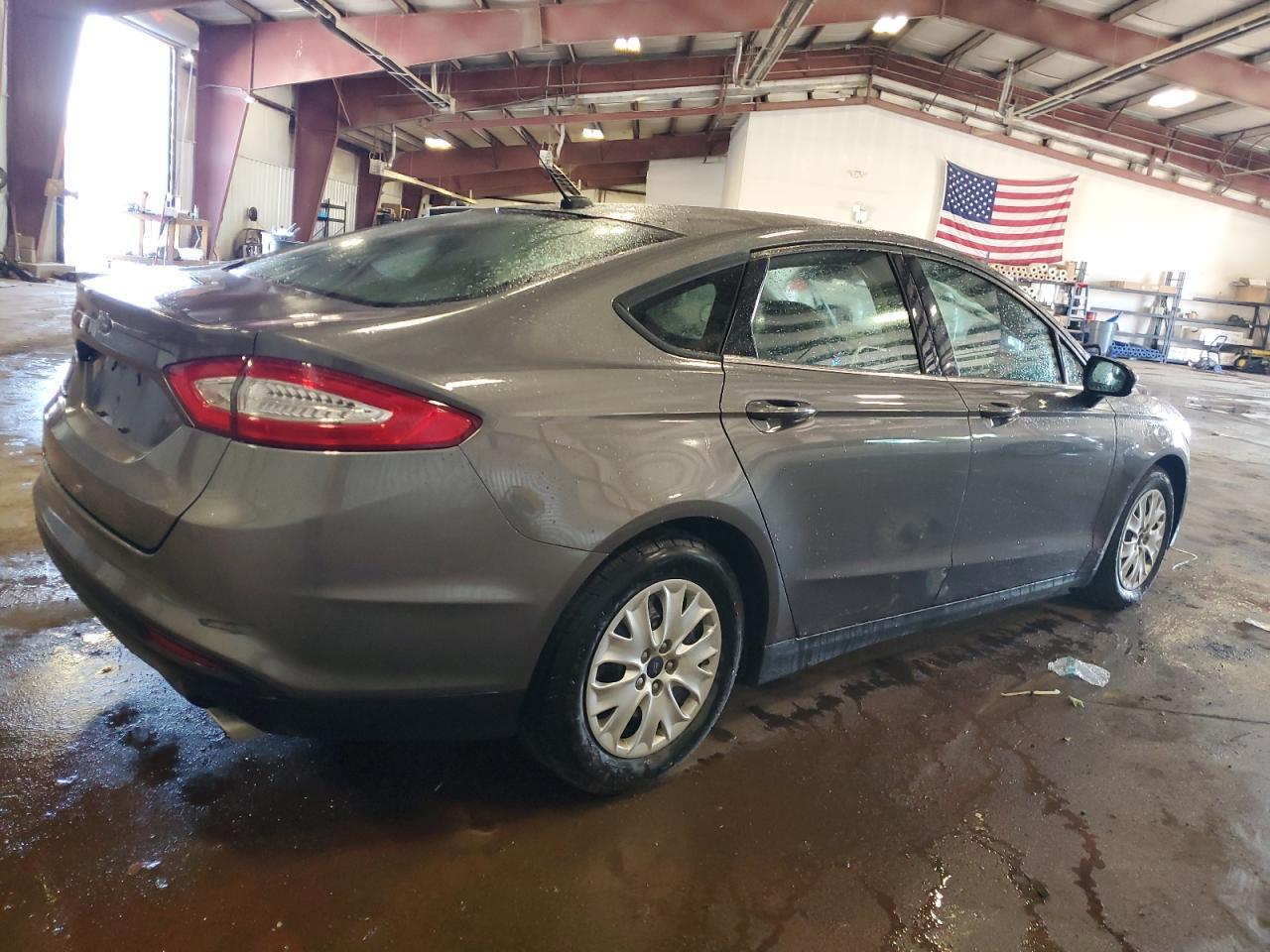 2013 Ford Fusion S - Фото 3