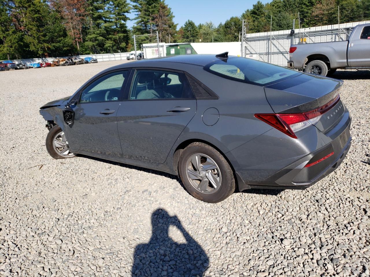 2025 Hyundai Elantra - Image 2