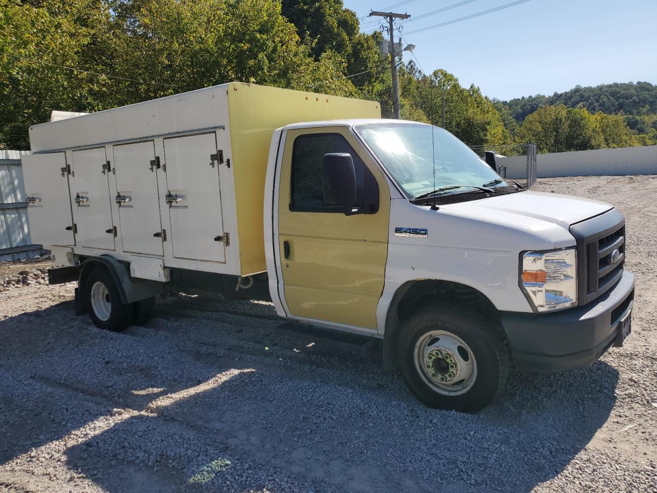 2019 Ford Econoline E450 Super Duty Cutaway Van - Image 4