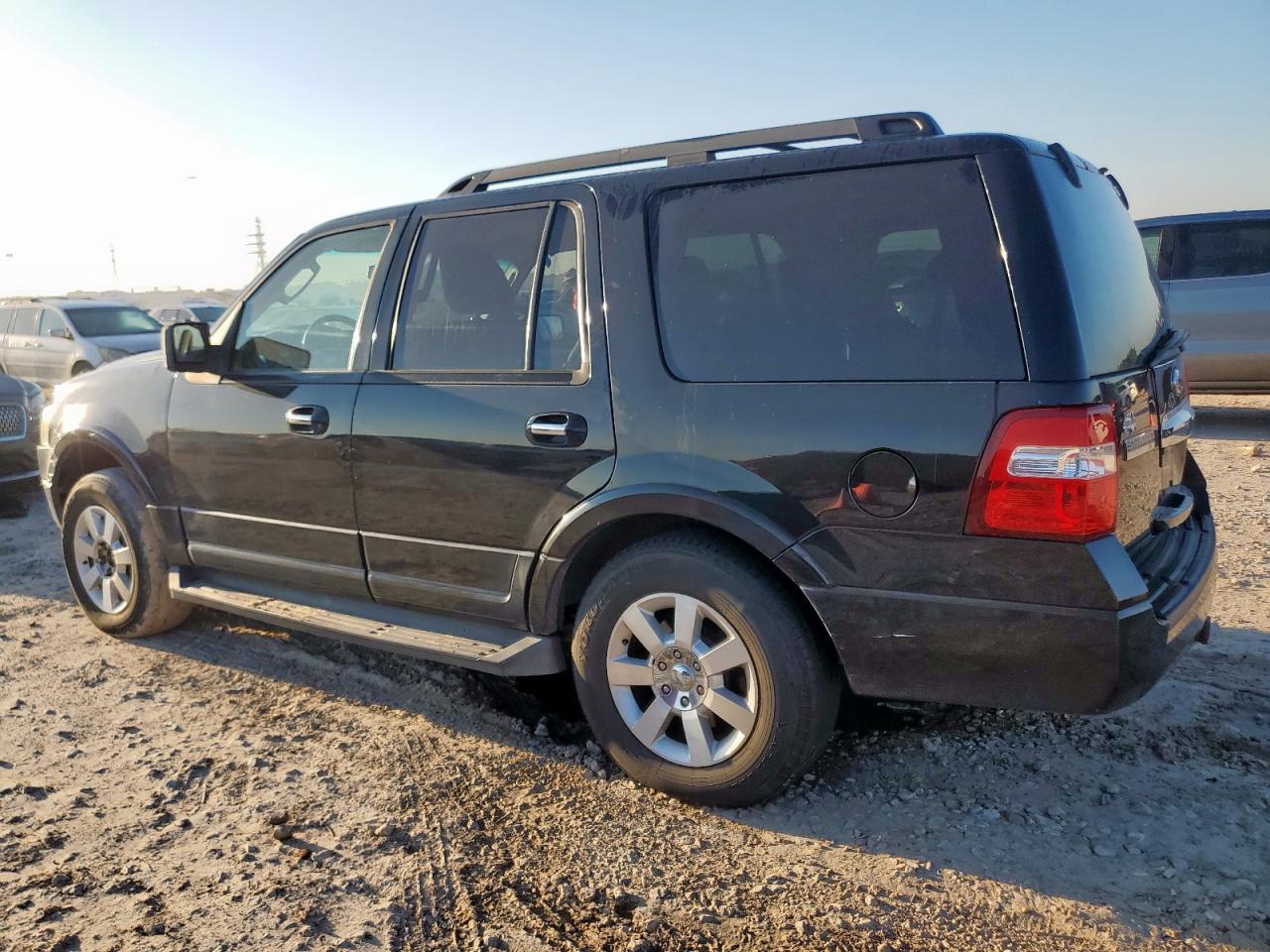 2010 Ford Expedition Xlt - Фото 2