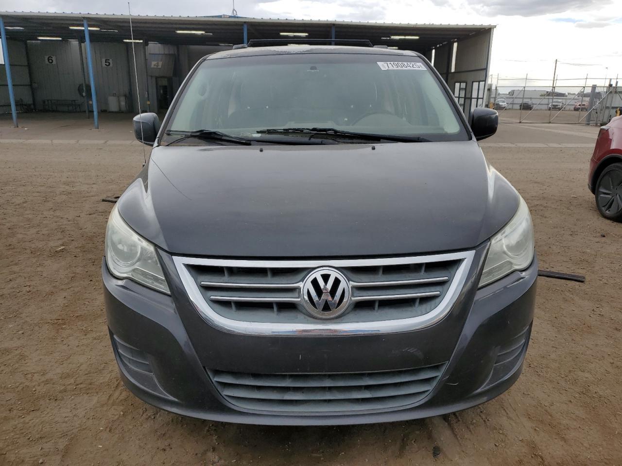 2011 Volkswagen Routan Se - Фото 5