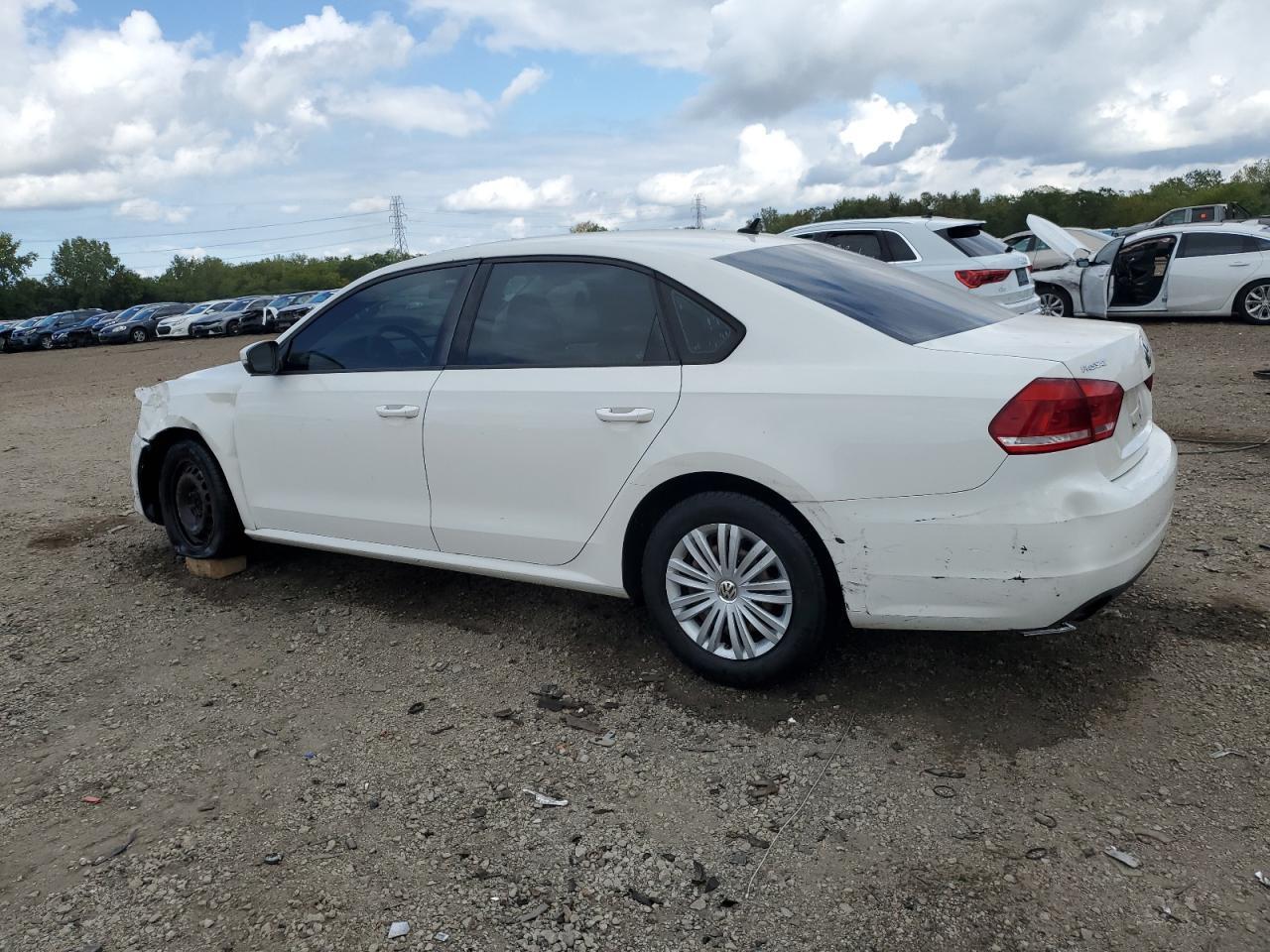 2014 Volkswagen Passat S - Фото 2