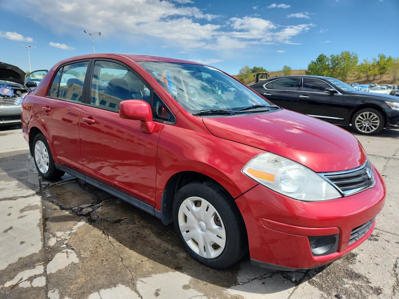 2010 Nissan Versa S - Фото 4