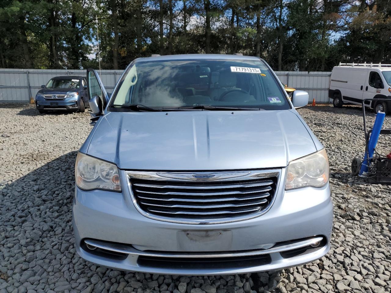2013 Chrysler Town & Country Touring - Image 5