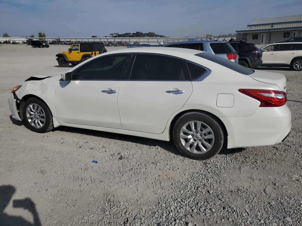2016 Nissan Altima 2.5 - Фото 2