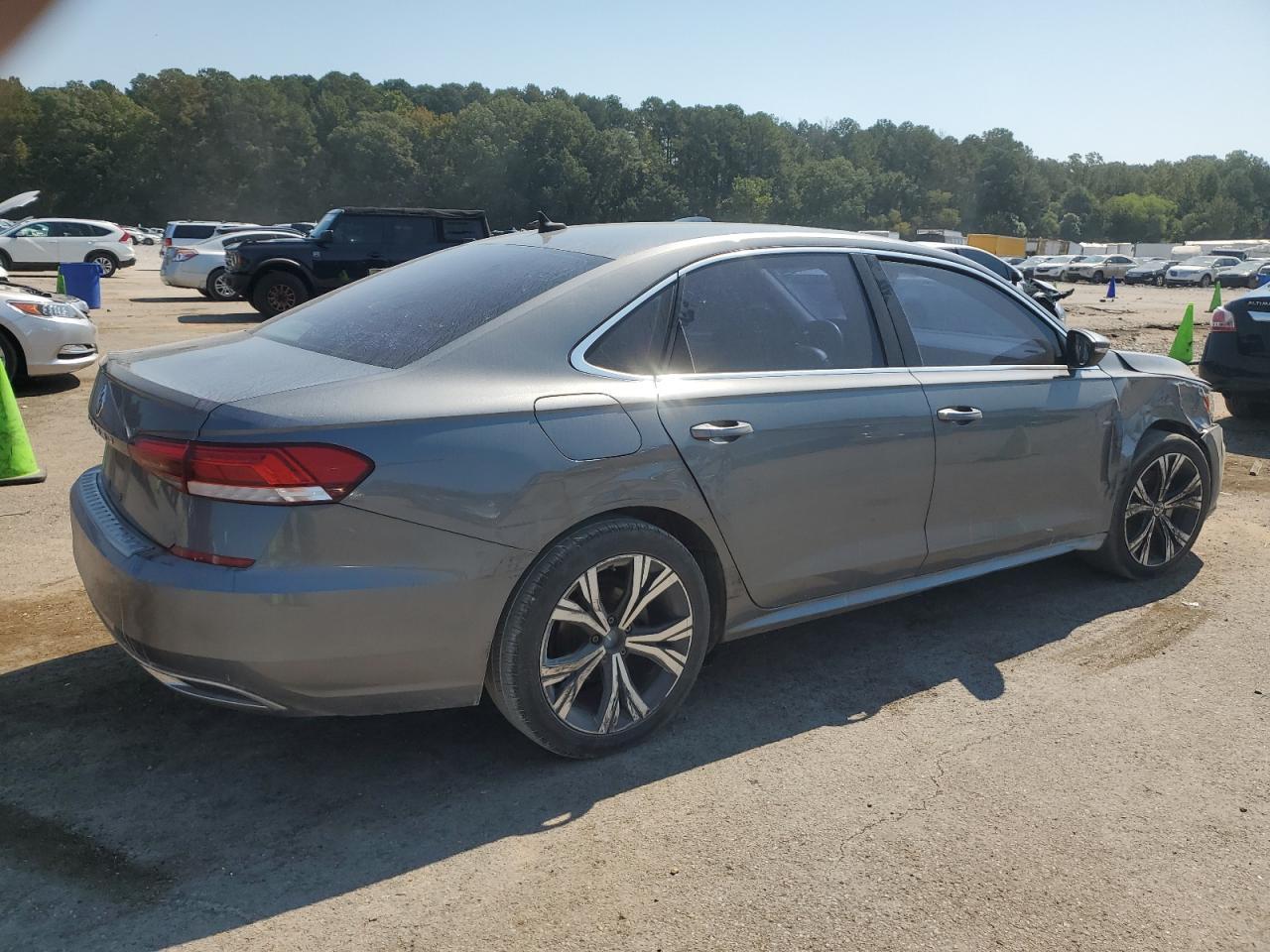 2021 Volkswagen Passat Se - Image 3