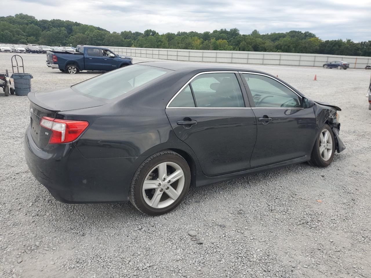2014 Toyota Camry L - Image 3
