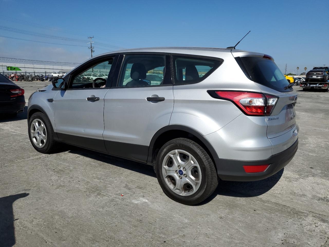 2017 Ford Escape S - Фото 2