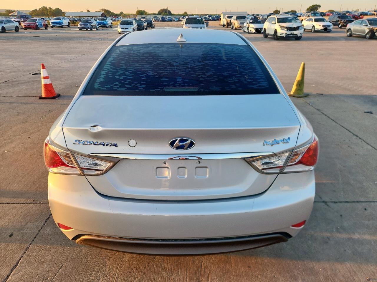 2015 Hyundai Sonata Hybrid - Image 6