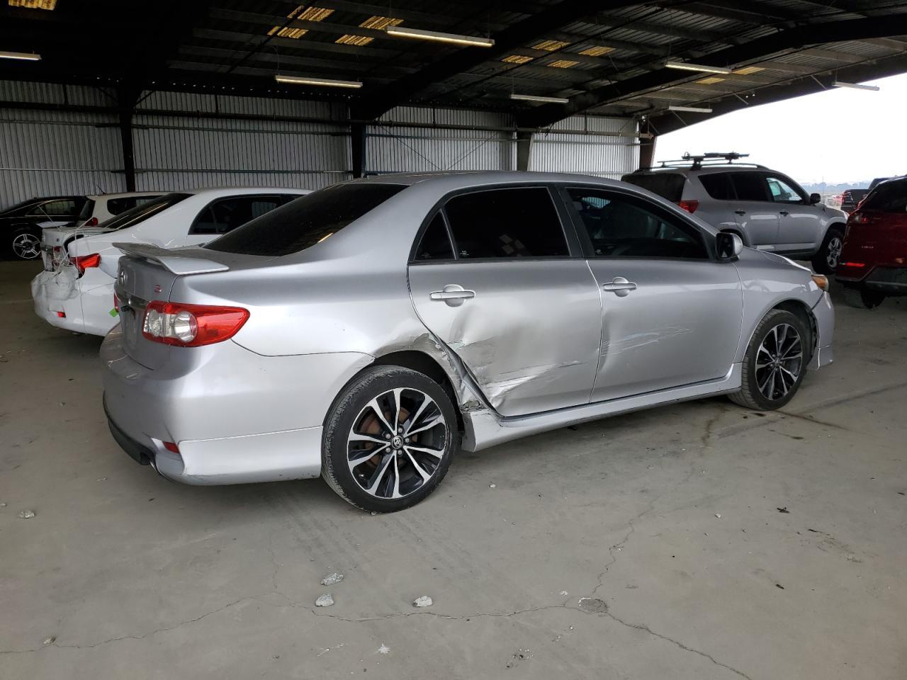 2011 Toyota Corolla Base - Фото 3