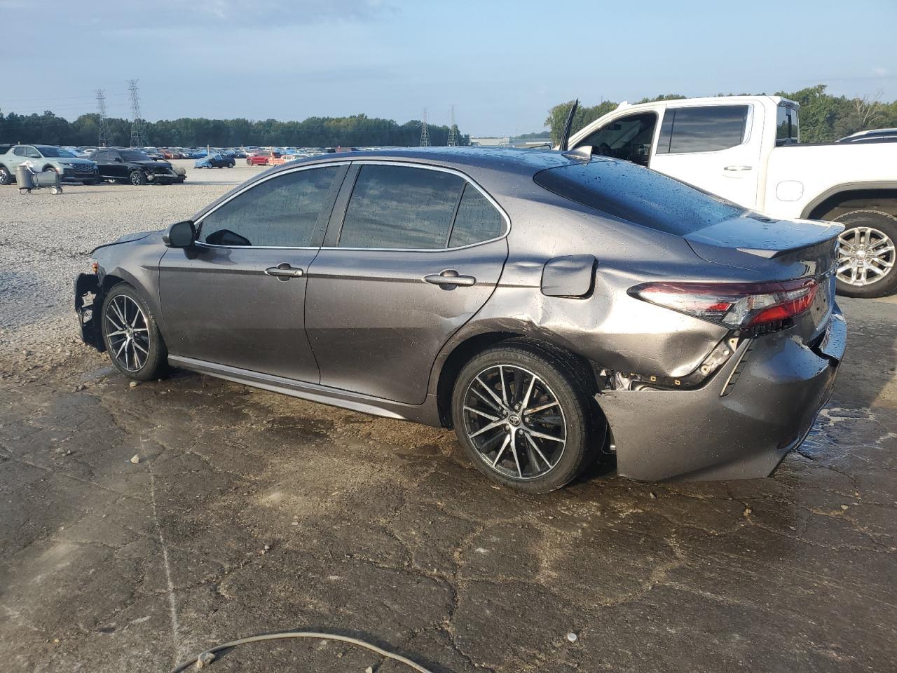 2021 Toyota Camry Se - Фото 2