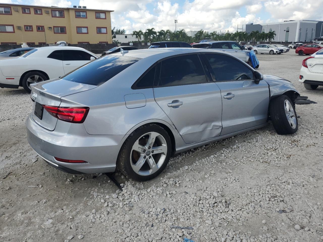 2017 Audi A3 Premium - Фото 3