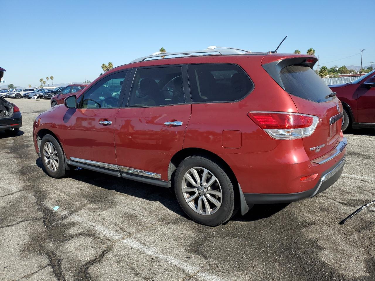 2015 Nissan Pathfinder S - Image 2
