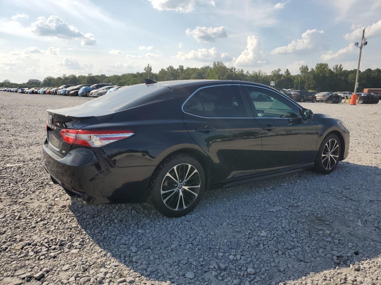 2020 Toyota Camry Se - Image 3