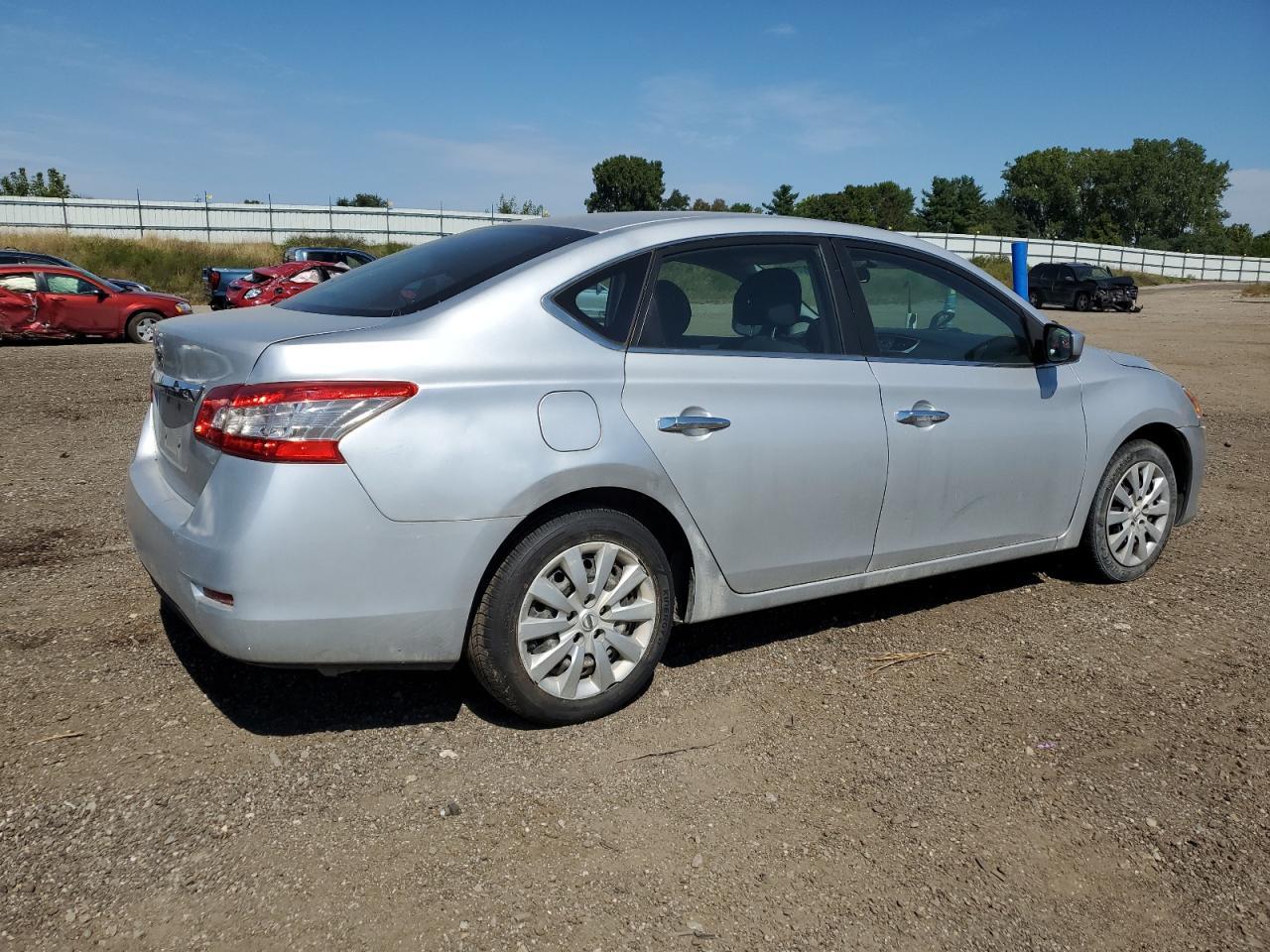 2015 Nissan Sentra S - Фото 3