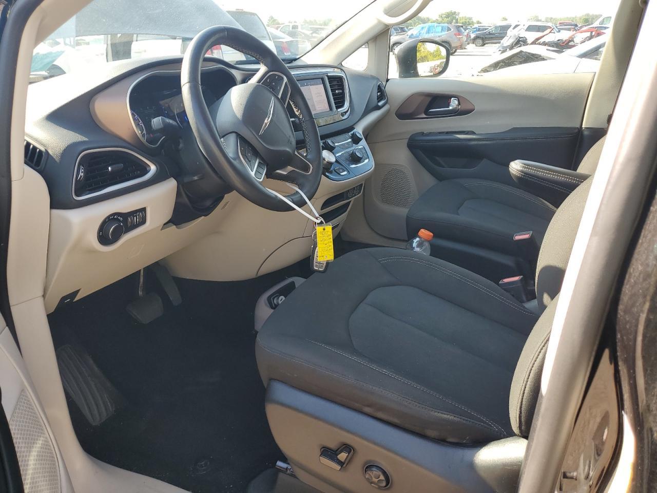 2023 Chrysler Voyager Lx - Image 7