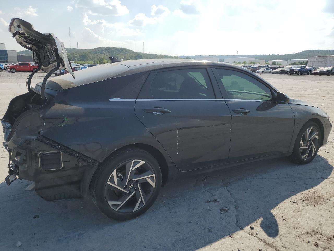 2025 Hyundai Elantra Sel - Фото 3