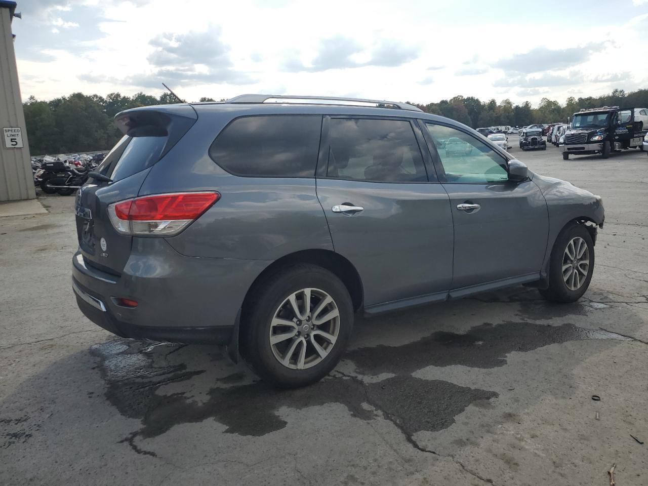 2015 Nissan Pathfinder S - Фото 3