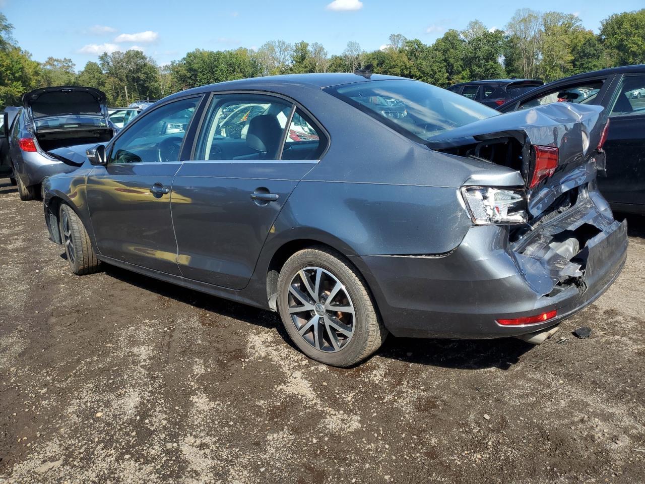 2017 Volkswagen Jetta Se - Image 2