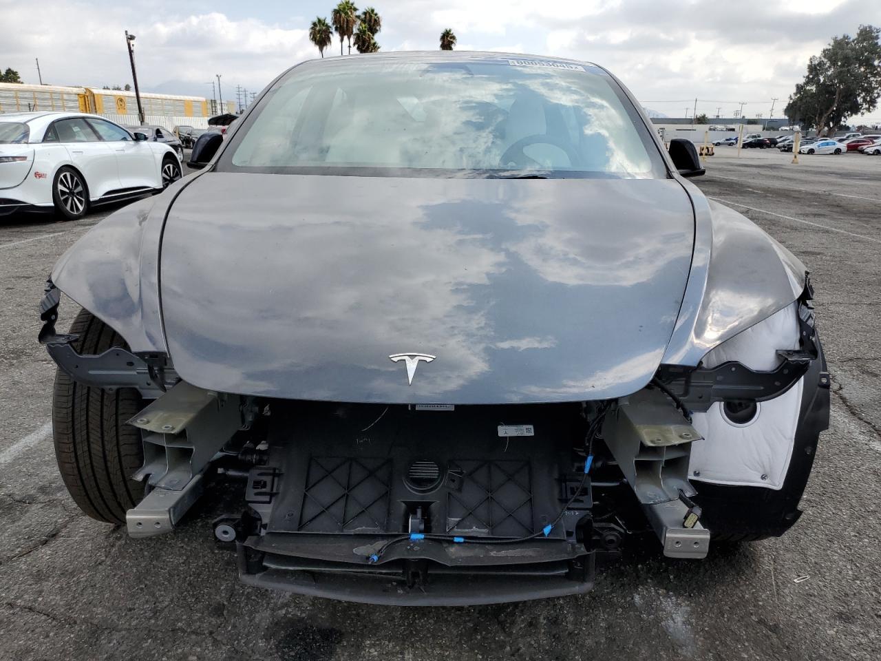 2025 Tesla Model 3 - Фото 5