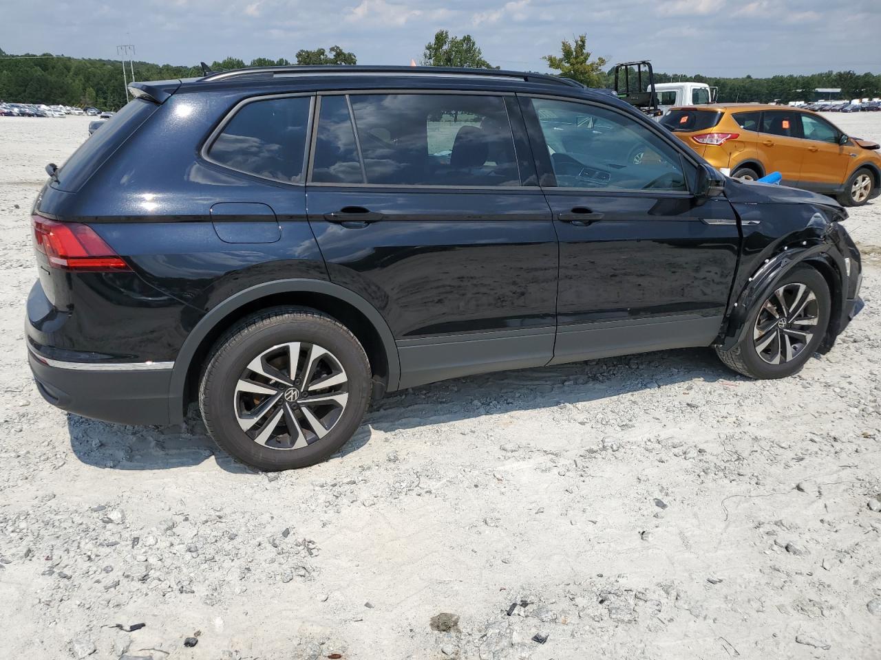 2022 Volkswagen Tiguan S - Фото 3