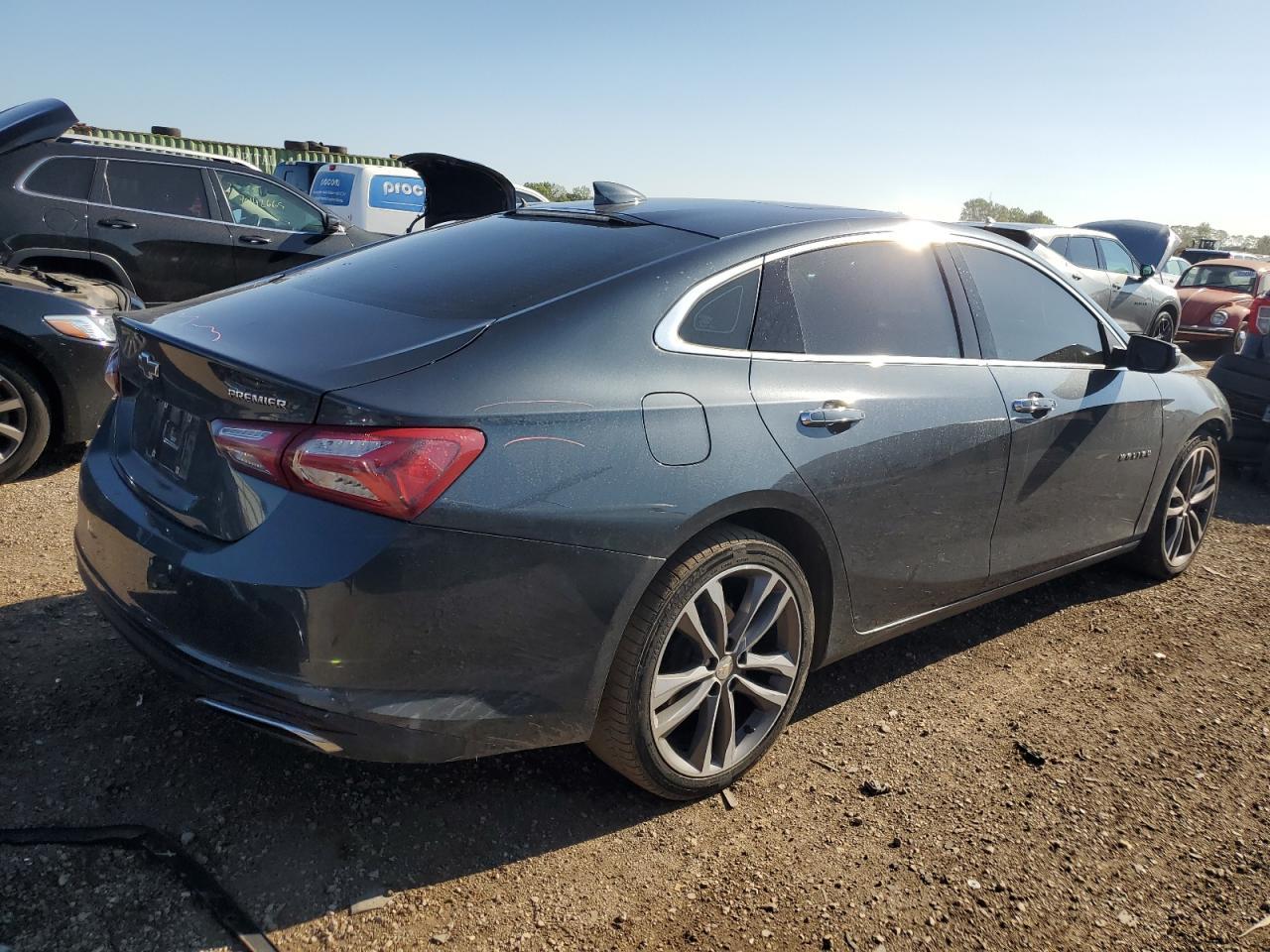 2020 Chev Malibu Premier - Фото 3