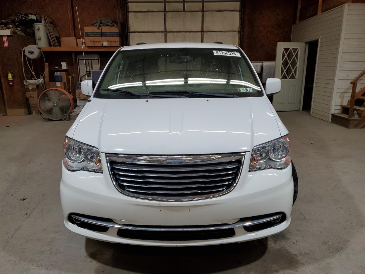 2015 Chrysler Town & Country Touring - Image 5