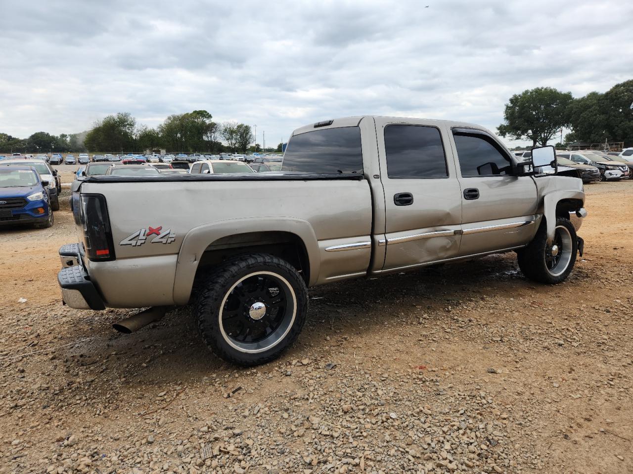2001 GMC Sierra K1500 Heavy Duty - Image 3