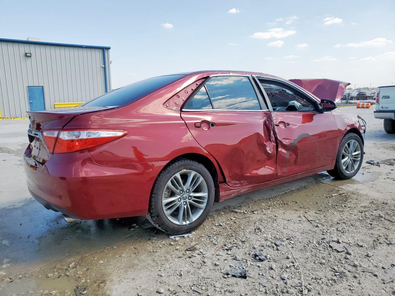 2016 Toyota Camry Le - Фото 3