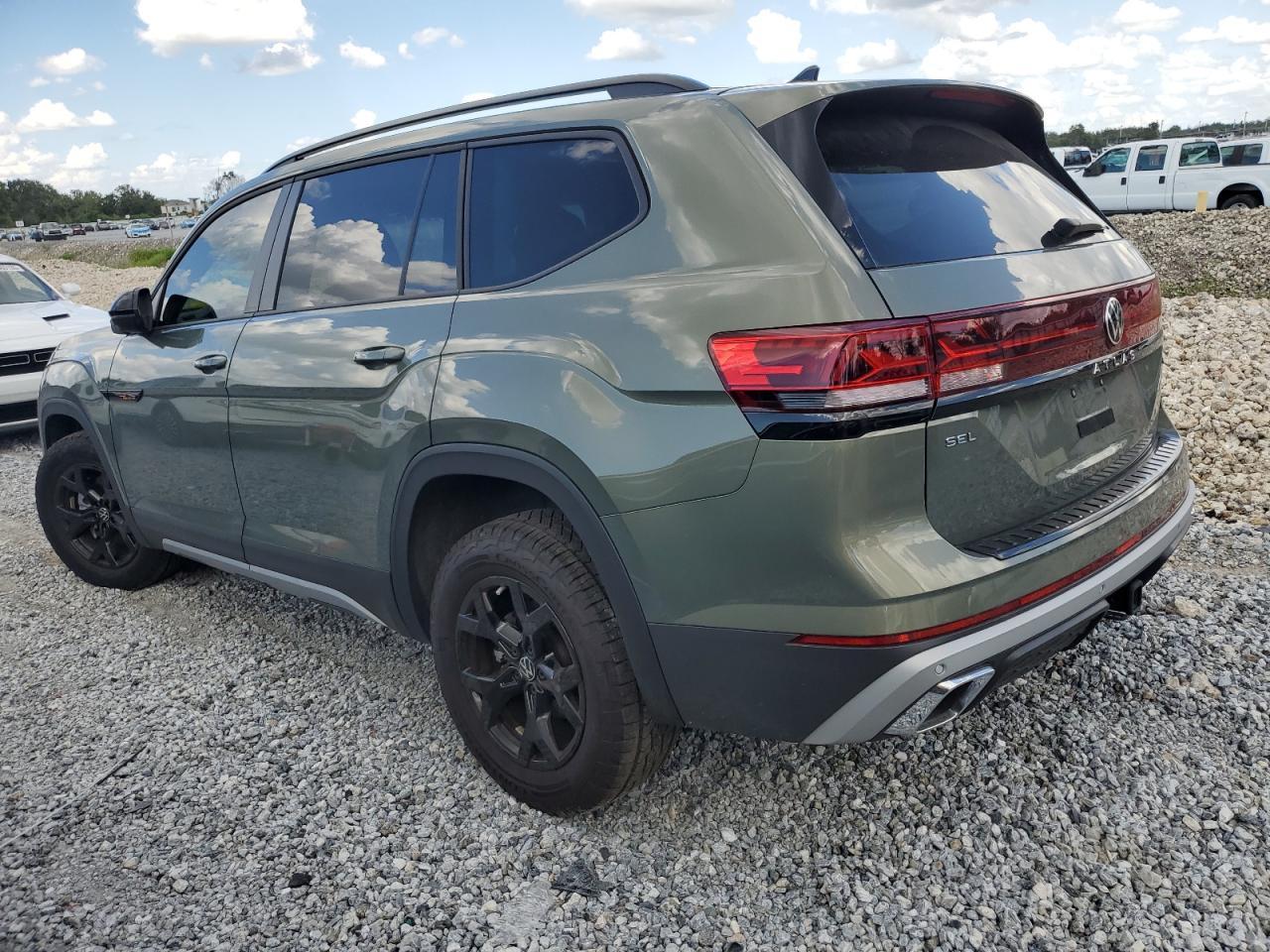 2024 Volkswagen Atlas - Image 2