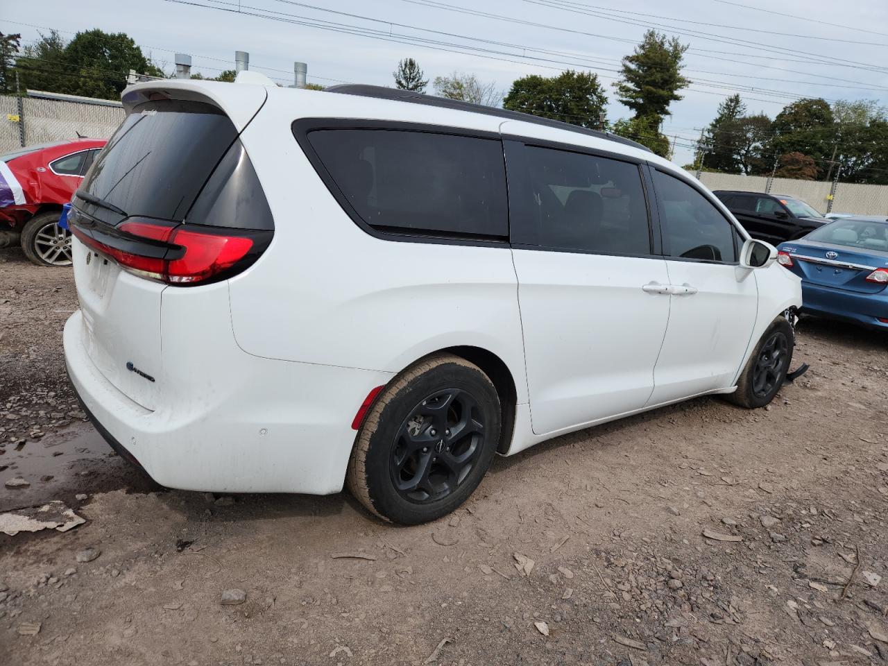 2021 Chrysler Pacifica Hybrid Touring L - Фото 3