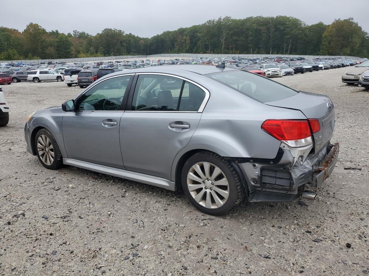 2011 Subaru Legacy 2.5I Limited - Фото 2