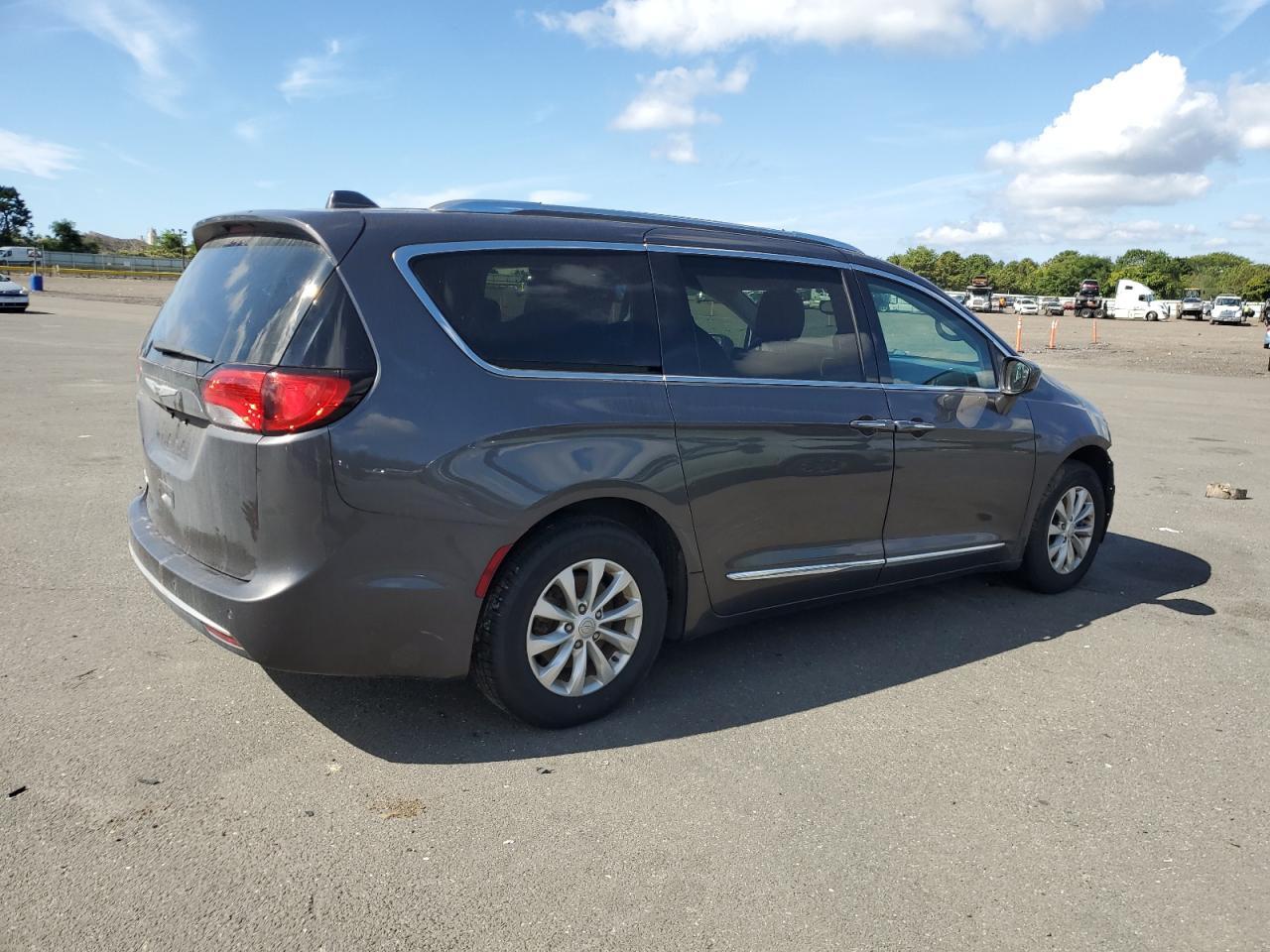 2019 Chrysler Pacifica Touring L - Фото 3
