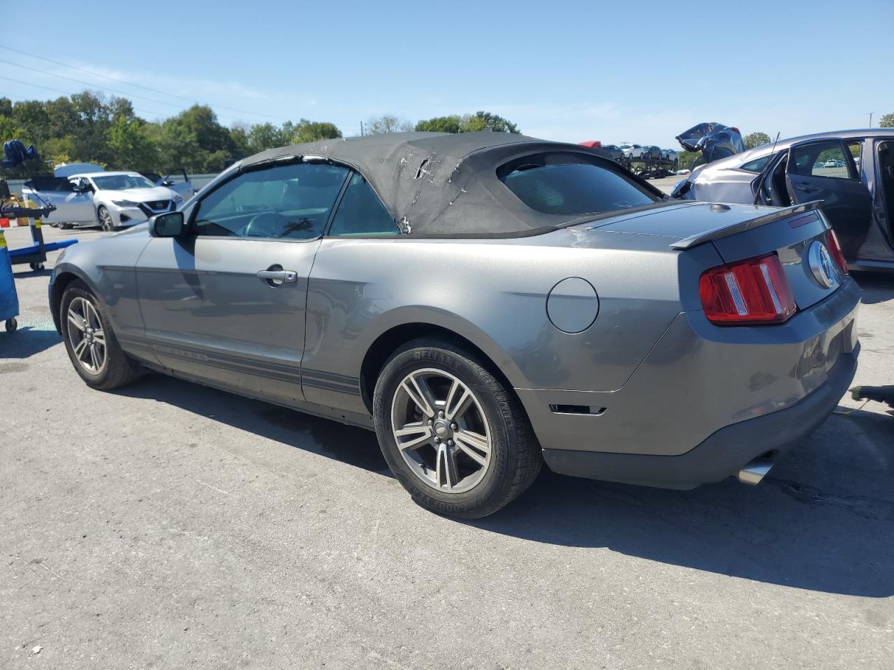 2011 Ford Mustang - Фото 2