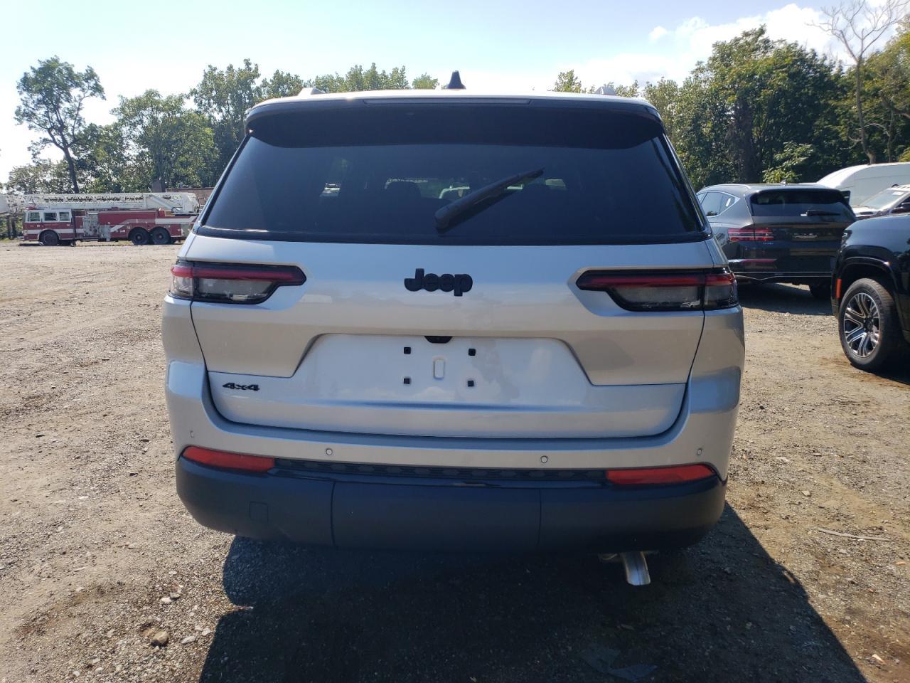 2025 Jeep Grand Cherokee L Laredo - Image 6