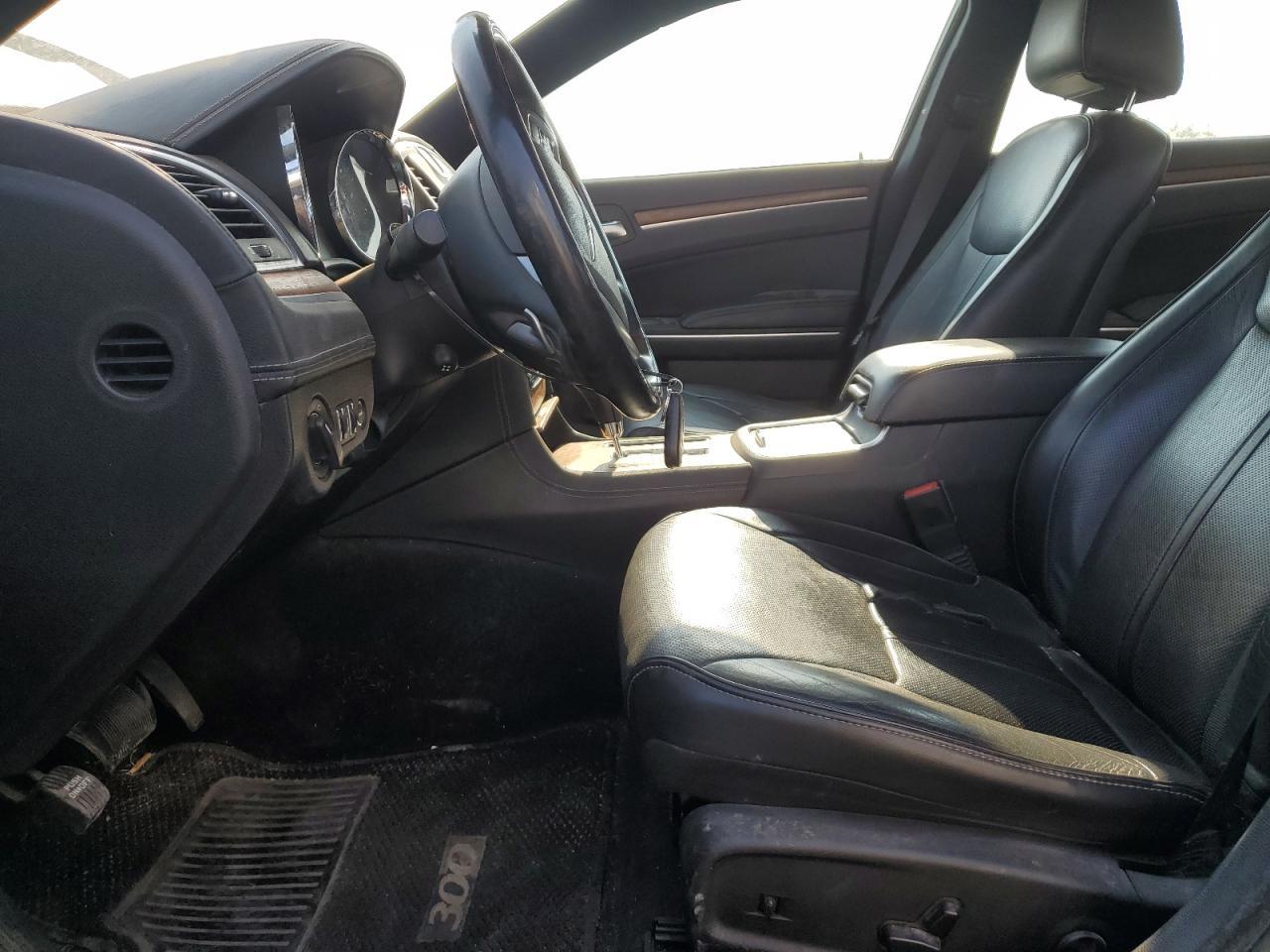 2013 Chrysler 300C Luxury - Image 7