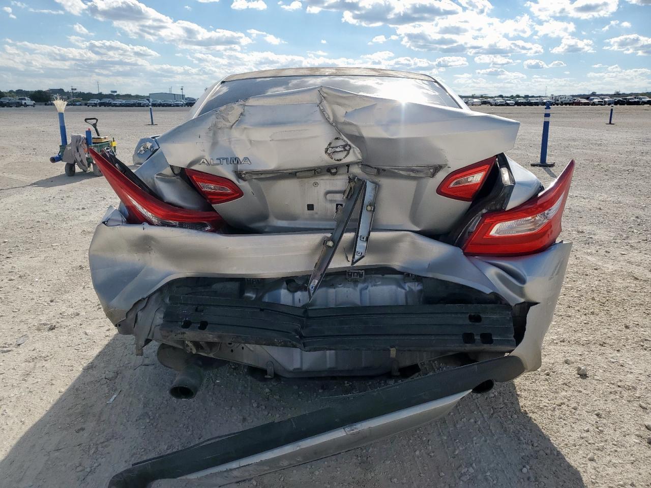 2017 Nissan Altima 2.5 - Image 6