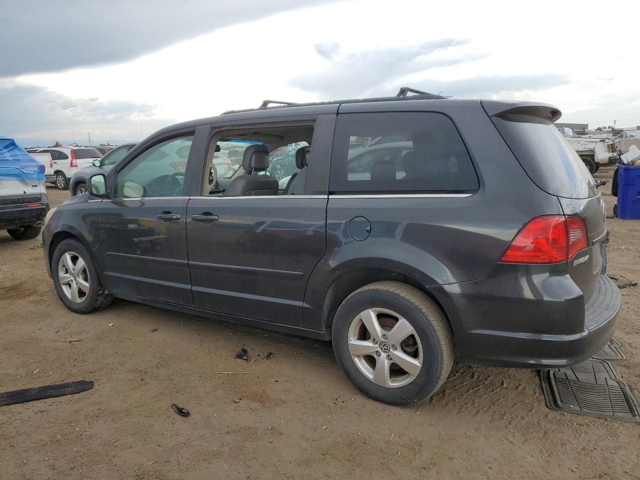 2011 Volkswagen Routan Se - Фото 2