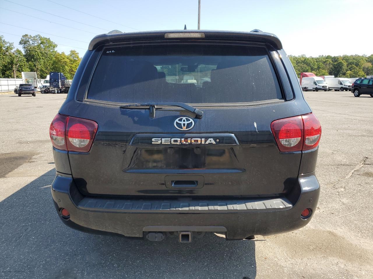 2019 Toyota Sequoia Sr5 - Фото 6
