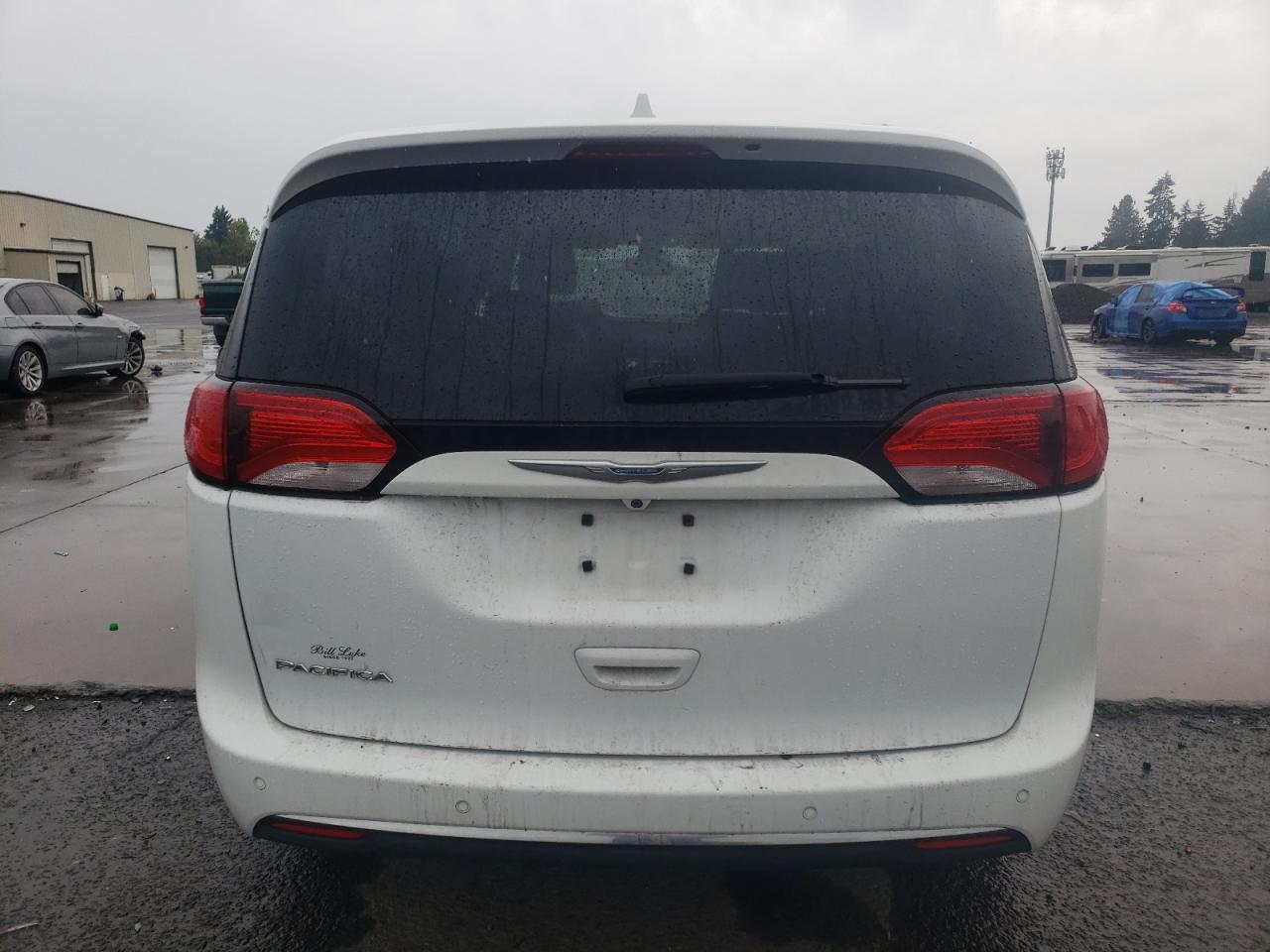 2017 Chrysler Pacifica Touring L - Image 6