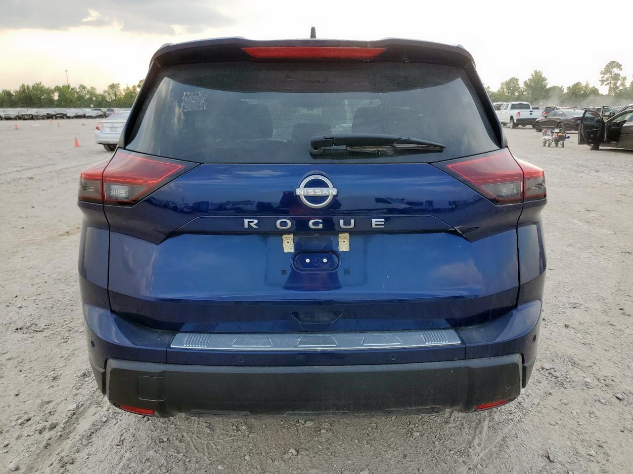 2025 Nissan Rogue Sv - Image 6