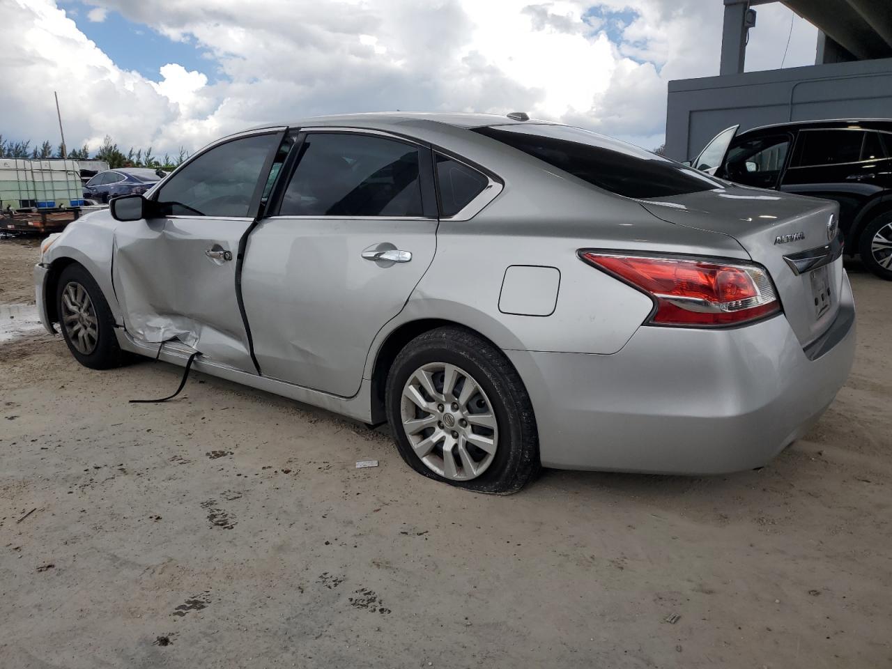 2015 Nissan Altima 2.5 - Фото 2