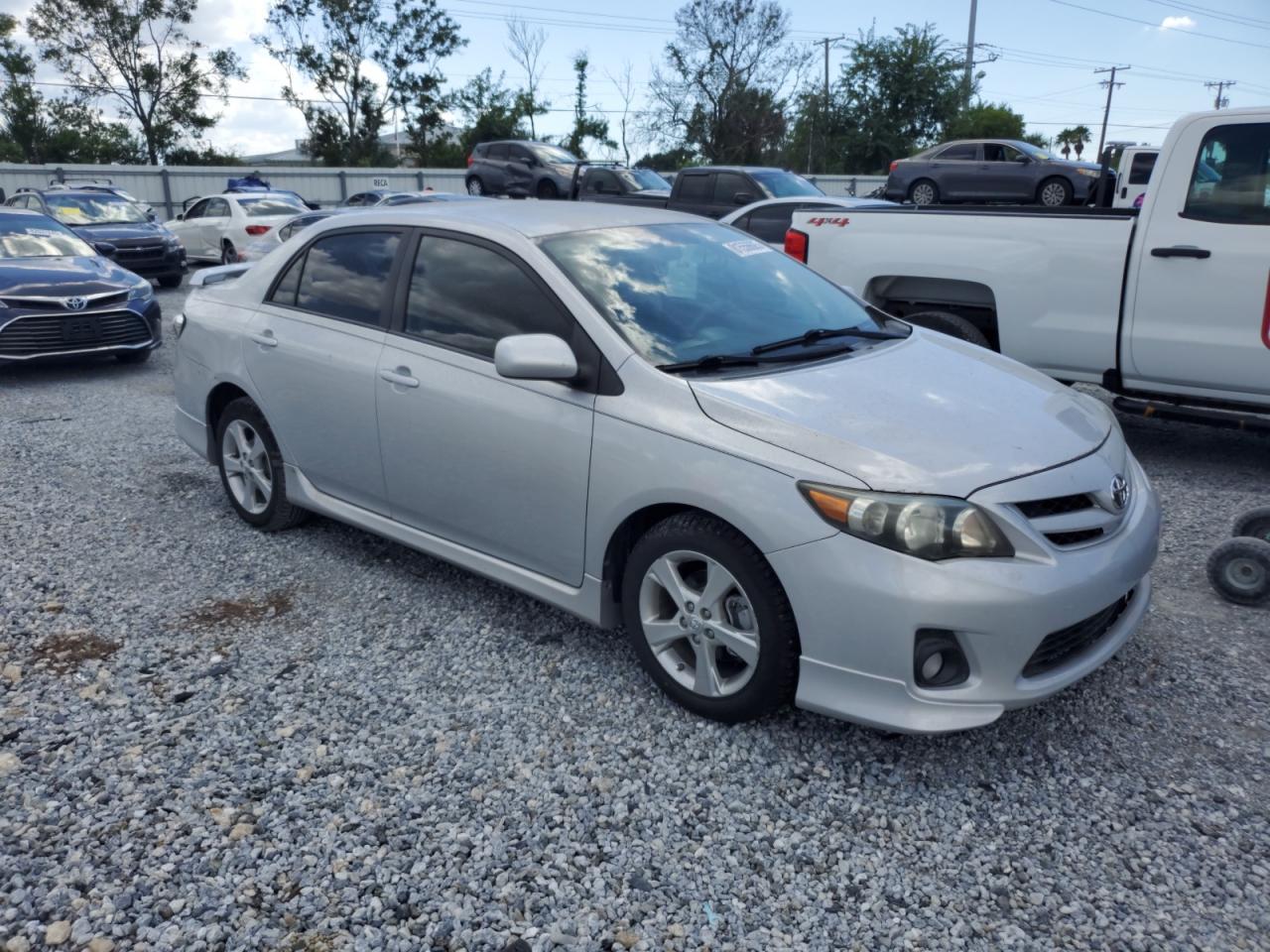 2013 Toyota Corolla Base - Фото 4