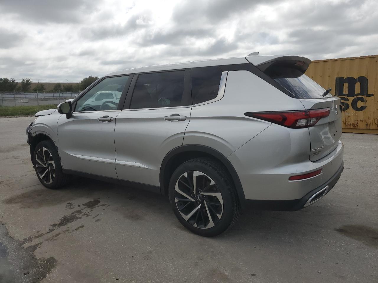 2022 Mitsubishi Outlander Es - Image 2