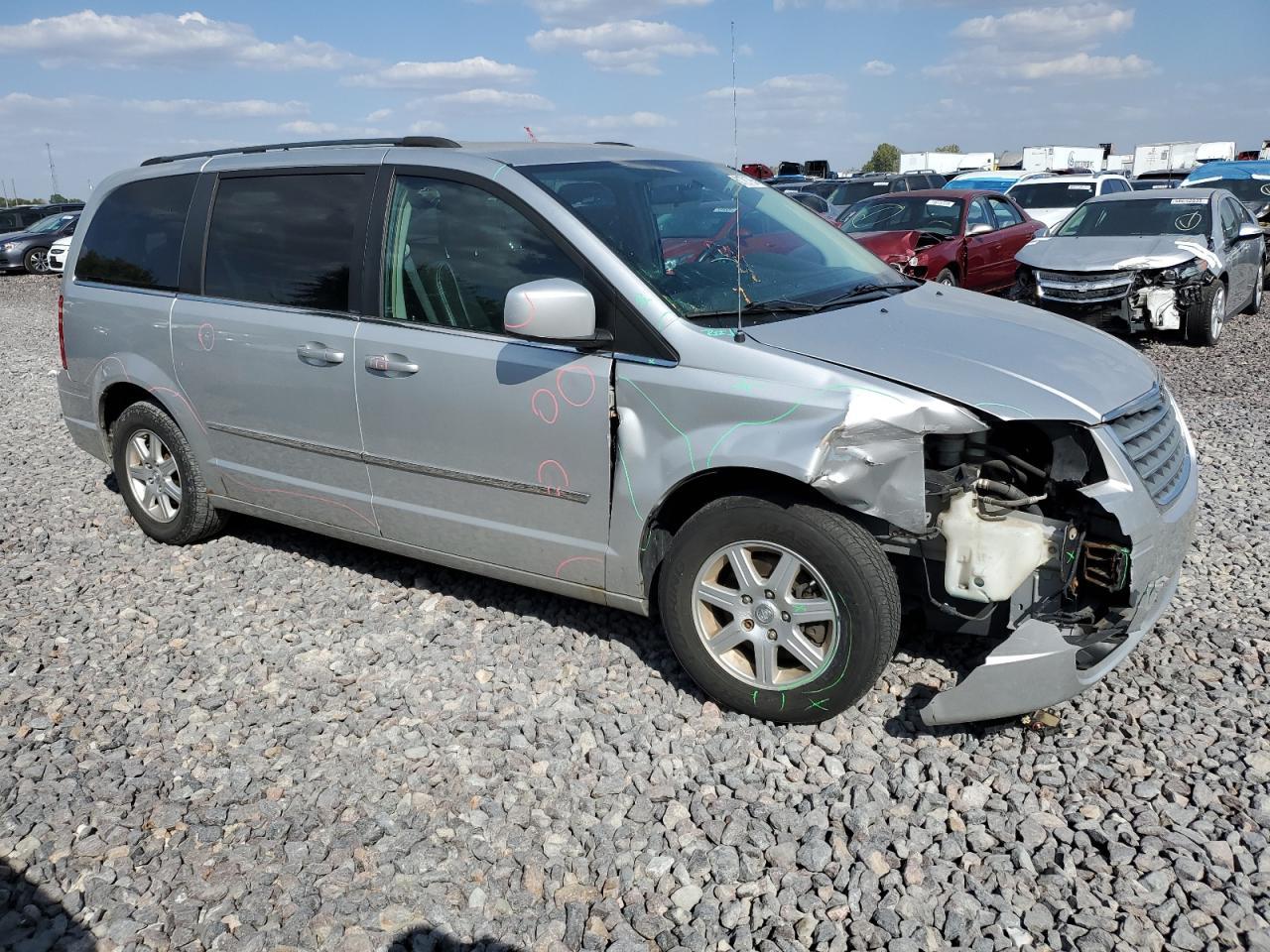2010 Chrysler Town & Country Touring Plus - Image 4