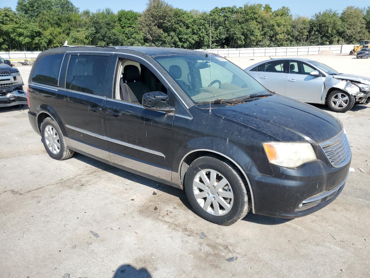 2012 Chrysler Town & Country Touring - Фото 4