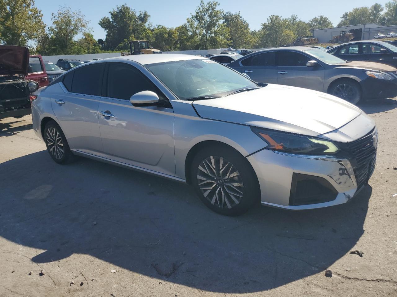 2023 Nissan Altima Sv - Image 4