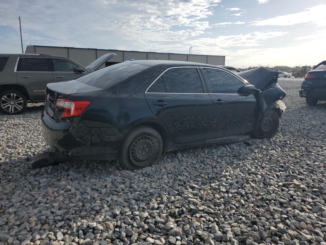2014 Toyota Camry L - Image 3