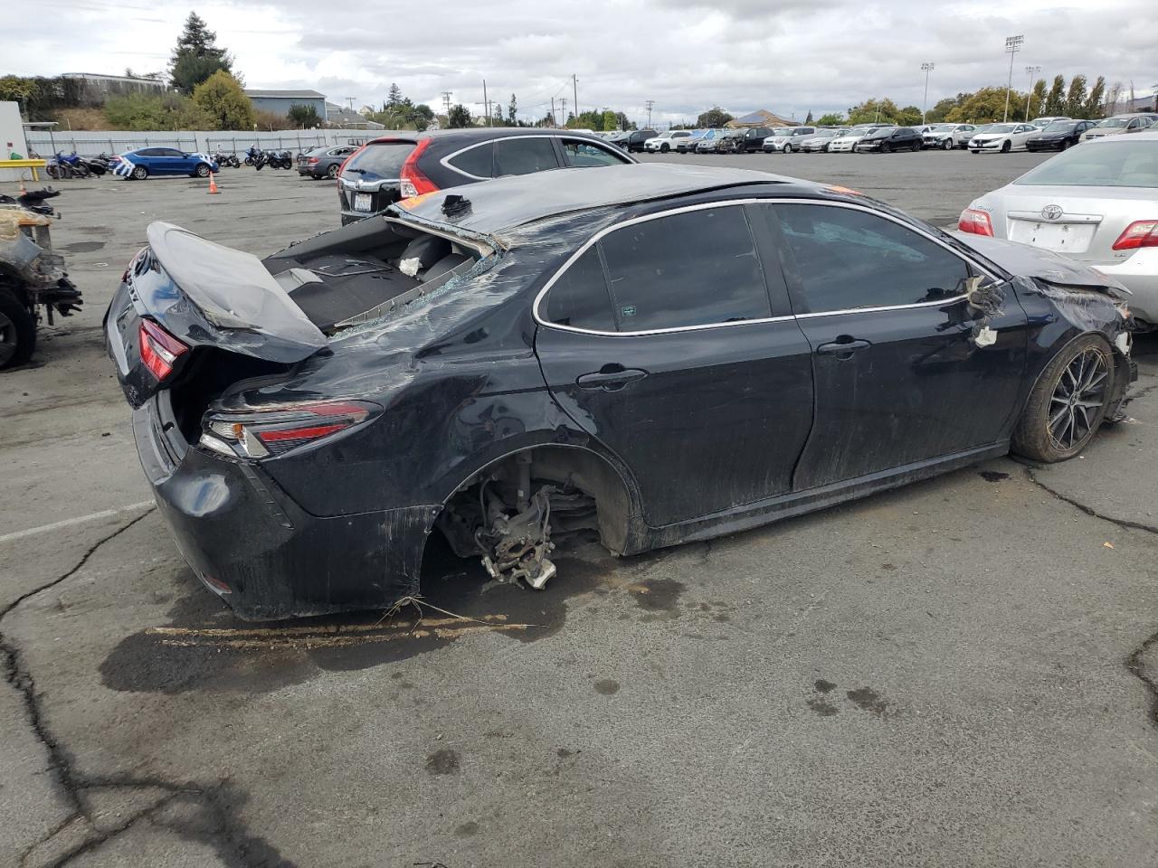 2022 Toyota Camry Se - Фото 3